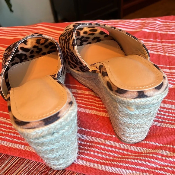 These are new nonbranded fabric, espadrille slides size 40 - Picture 6 of 6